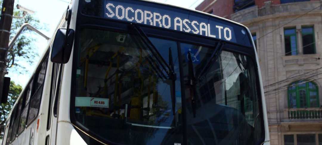 Frota de ônibus em Santos está equipada com alerta de assalto