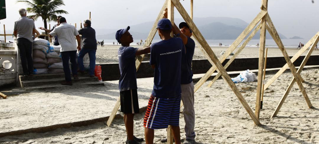 Área do canal 4 começa a ser isolada para receber nova comporta