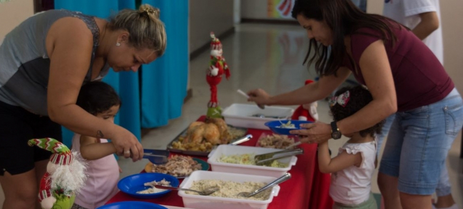 Escolas de Cubatão servem cardápio natalino | Jornal da Orla