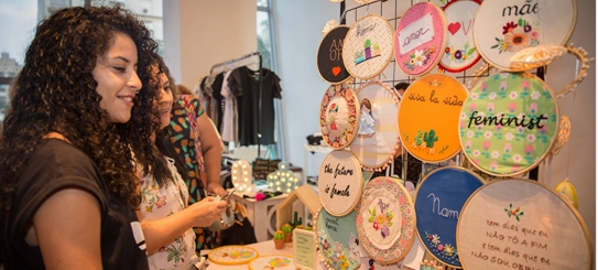 Feira de economia criativa reúne 55 expositores da Baixada Santista