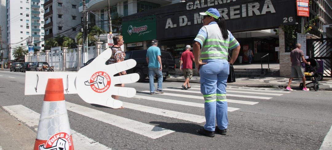Faixa Viva em Santos adota nova estratégia para conscientizar pedestres | Jornal da Orla