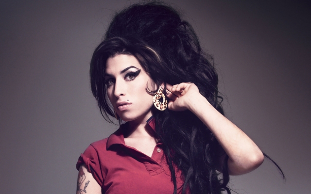 Amy Winehouse é lembrada em tributo no Teatro Procópio Ferreira | Jornal da Orla