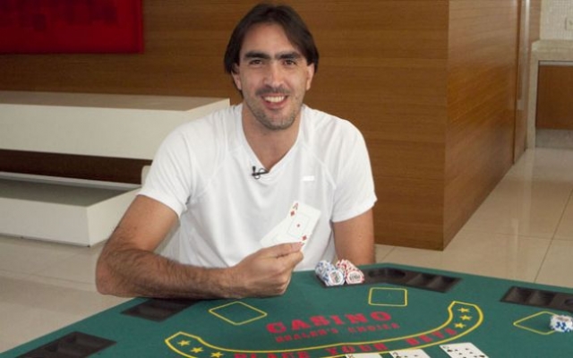 Ex-seleção brasileira de vôlei, Rodrigão é um dos jogadores do Circuito Baixada Santista de Poker