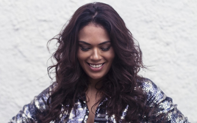Nani Medeiros se apresenta na Noite do Fado