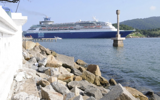 Navio Sovereign traz 748 turistas em trânsito