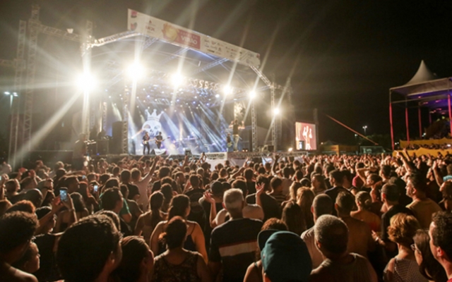 Shows e bateria da Unidos de Praia Grande agitam Carnaval na Cidade | Jornal da Orla
