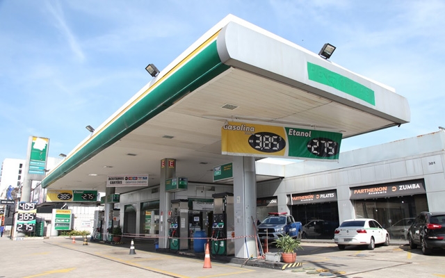 Posto é fechado por falta de documento