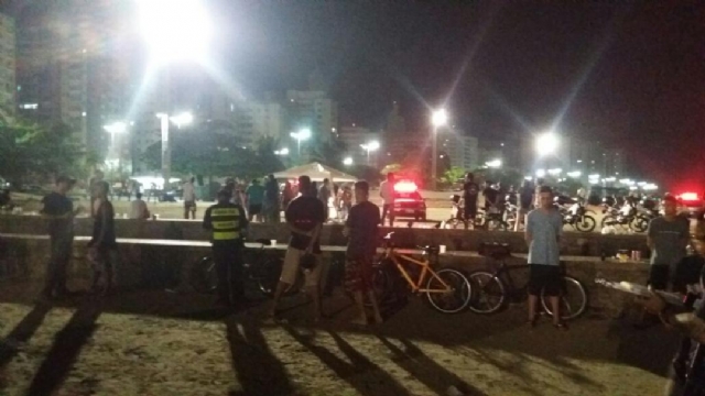 Força-tarefa é realizada na orla da praia na noite de sábado (24)