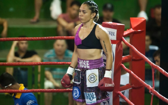 Noite de boxe tem disputa de título mundial