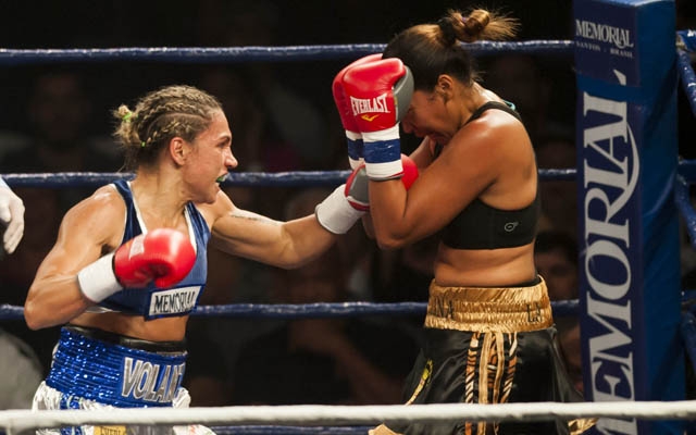 Na Arena Santos, brasileira mantém título mundial de boxe | Jornal da Orla