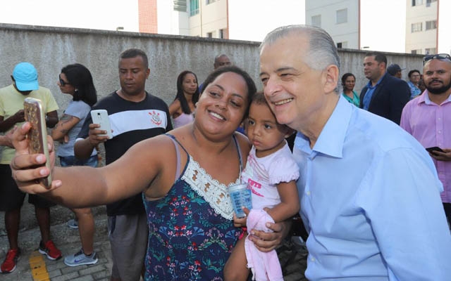 Márcio França entrega 680 moradias na Baixada Santista