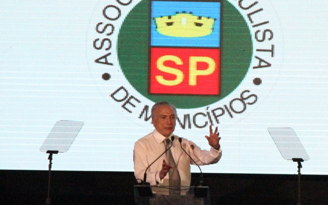 Presença de Temer não entusiasma Congresso de Municípios