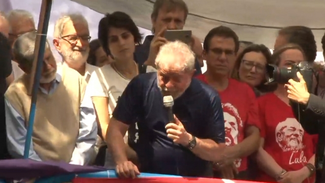 Vou atender o mandado de prisão, diz Lula