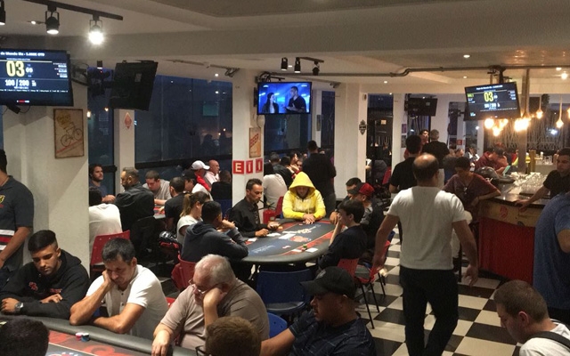 Torneio de poker garante R$ 100 mil em prêmios