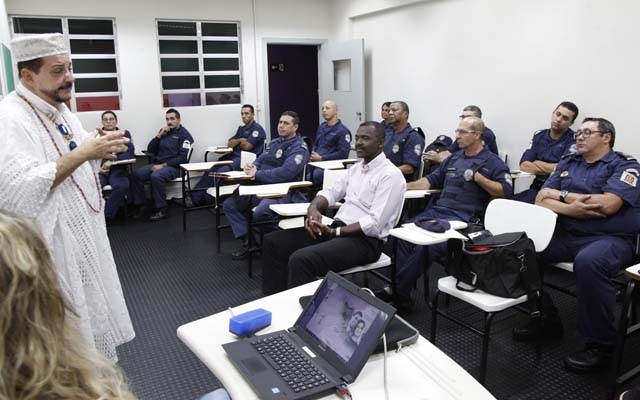 Guardas Municipais recebem orientações sobre racismo, discriminação e intolerância religiosa em Santos | Jornal da Orla