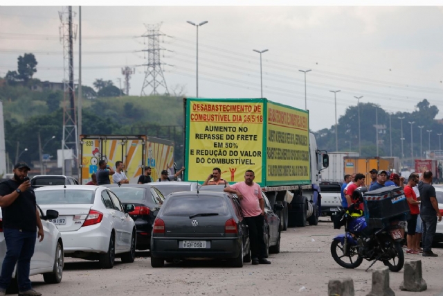 Greve dos Caminhoneiros: serviços em Santos são realizados parcialmente | Jornal da Orla