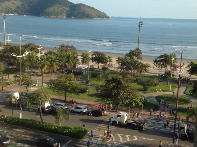 Caminhoneiros protestam na orla
