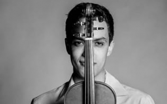 AEAS homenageia Mães com apresentação do violinista Rômulo Moreira