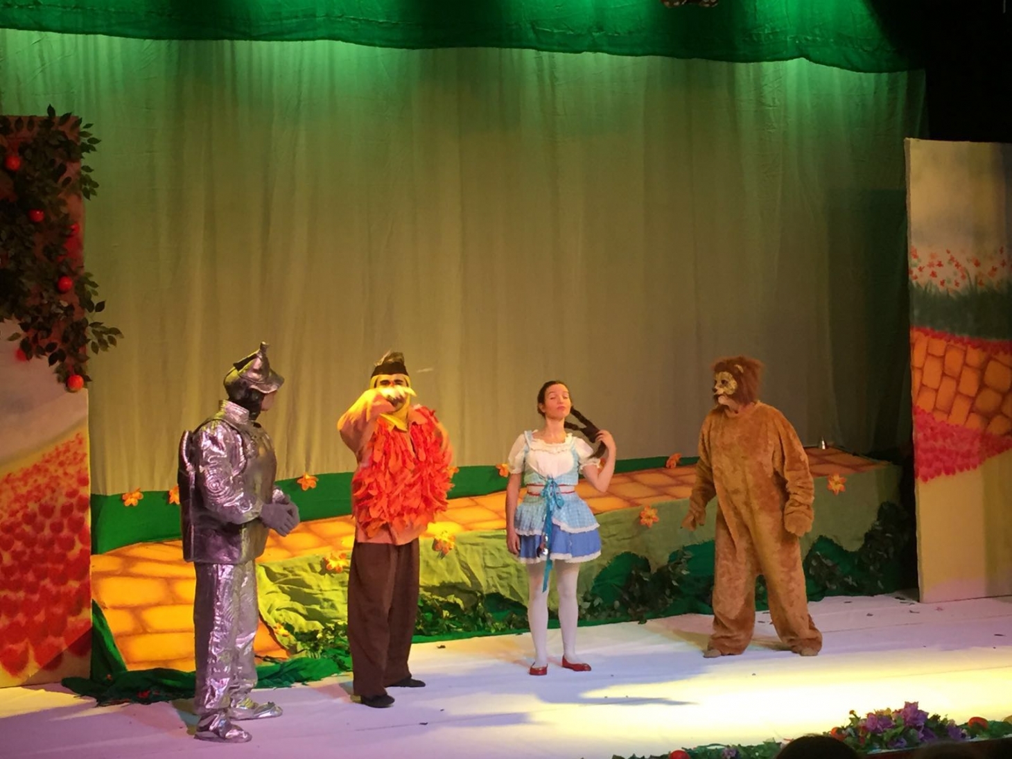 O mundo mágico de Oz no Teatro Armênio Mendes | Jornal da Orla