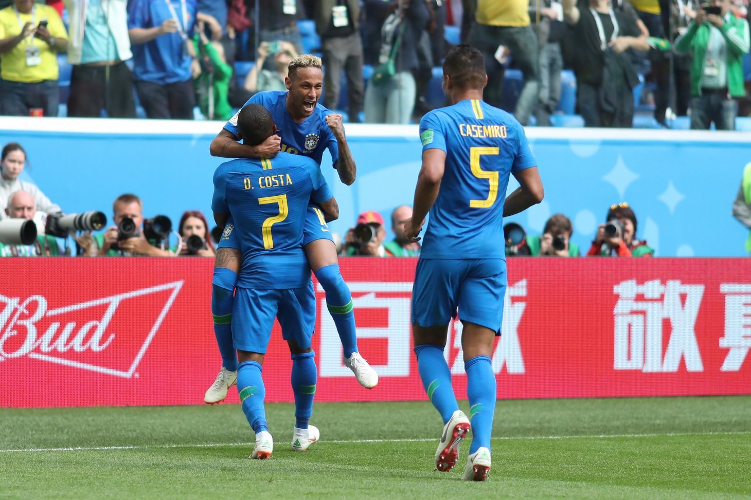 Seleção Brasileira sofre, mas vence a Costa Rica por 2 x 0