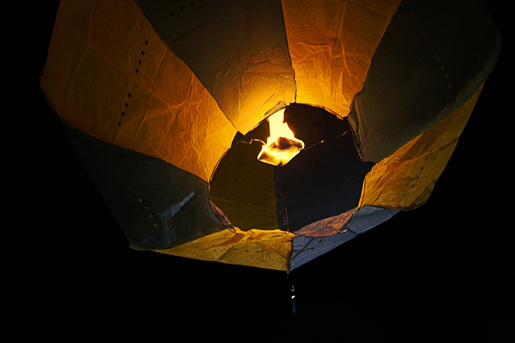 Perigos e riscos dos balões e fogos de artifício | Jornal da Orla