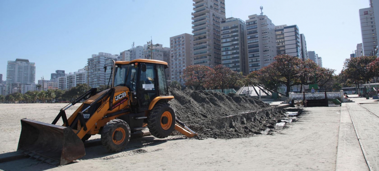 Iniciada remoção de areia que encobriu canais na orla