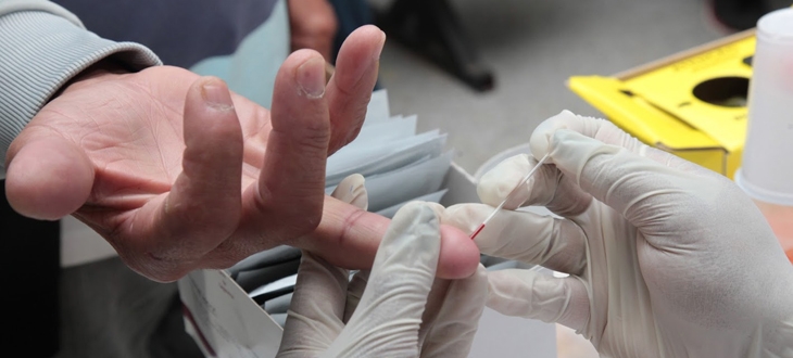 Testagem rápida da hepatite C continua nesta terça-feira em Santos