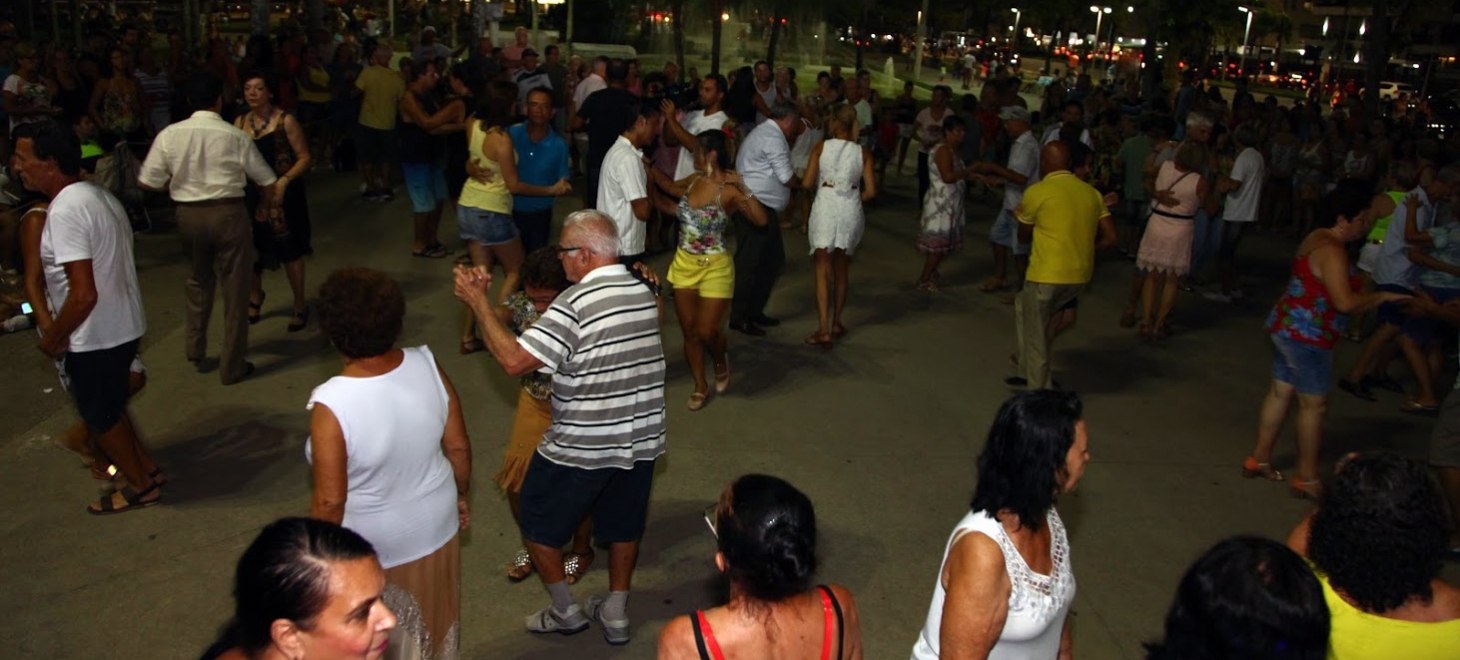 Domingo é dia de dançar na orla e na Zona Noroeste