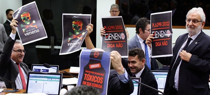 Ruralistas avançam com projetos a favor dos agrotóxicos e contra os orgânicos