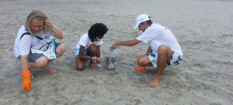 Movimento reúne voluntários para limpeza de praias