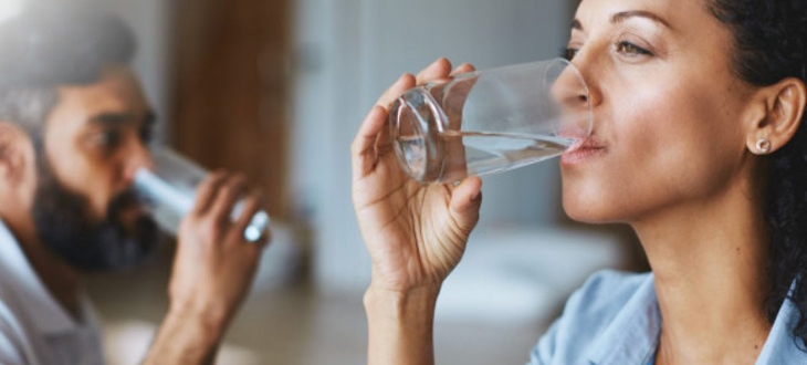 Aprenda a beber a quantidade certa de água | Jornal da Orla