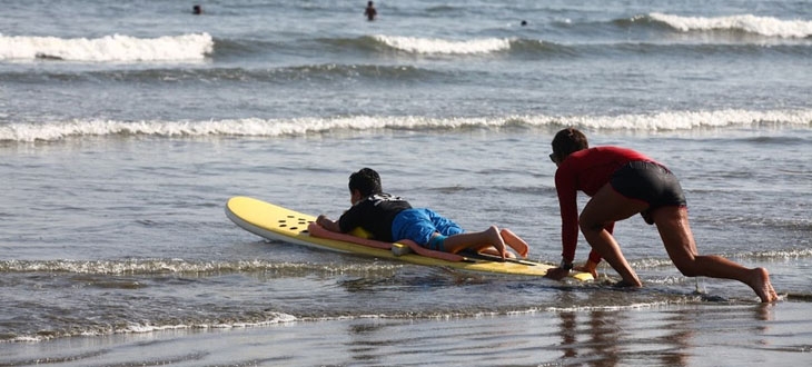 Escola inclusiva de surfe ganhará sede em Santos
