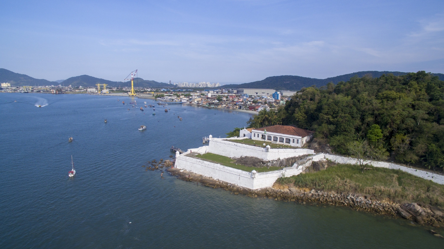 Guarujá passará a explorar turismo histórico em fortes militares