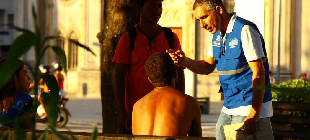 Voluntários podem participar do censo de população de rua de Santos