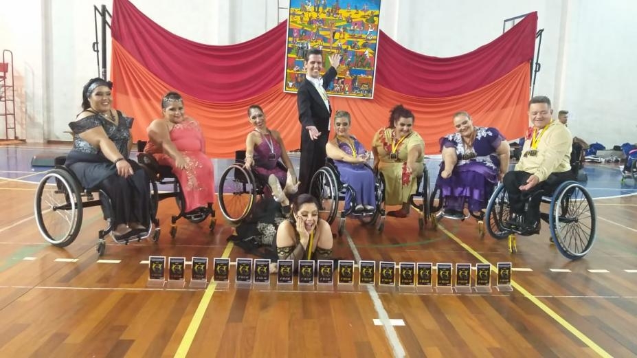 Santos conquista 18 medalhas de Campeonato Brasileiro de dança em cadeira de rodas | Jornal da Orla