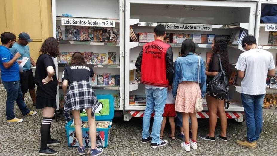 Projeto em Santos celebra 13 anos distribuindo livros e gibis no Gonzaga | Jornal da Orla