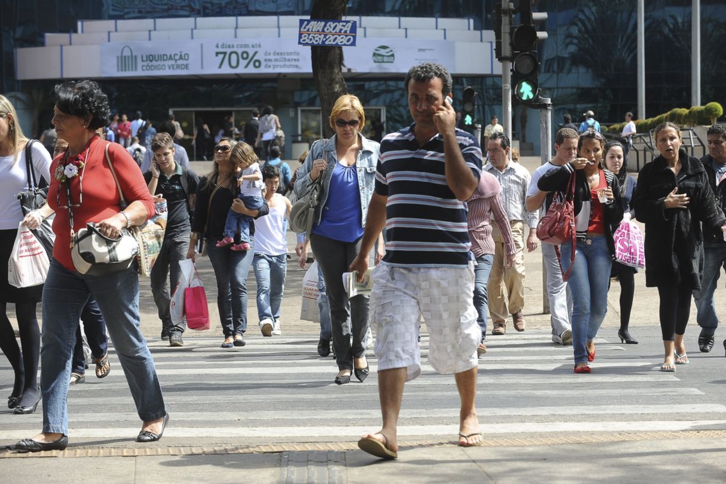 Taxa de desemprego no Brasil cai para 11,8chr37, revela IBGE | Jornal da Orla