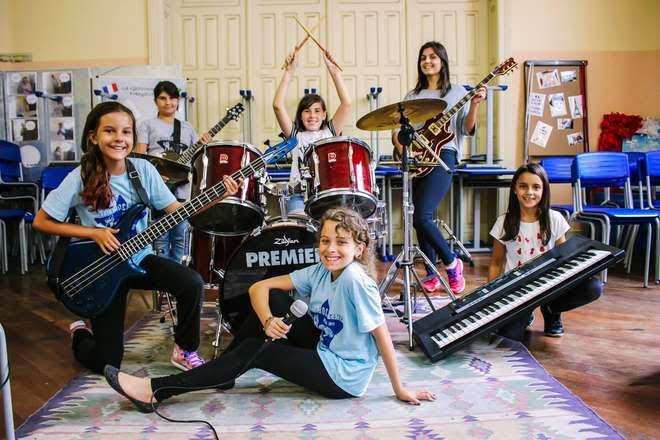 Documentário Girls Rock Camp Brasil comemora o Dia Internacional da Menina em Santos | Jornal da Orla