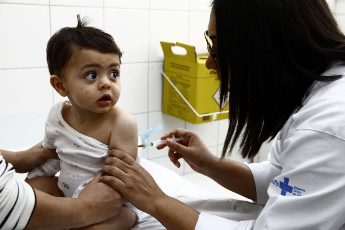 Santos recebe 900 doses de vacina pentavalente e reabastece policlínicas