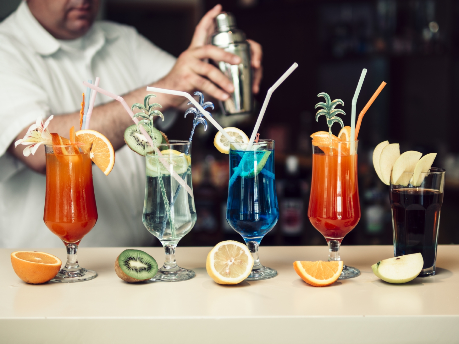 Cursos de Verão em Santos têm inscrições para aulas de barman e auxiliar de cozinha