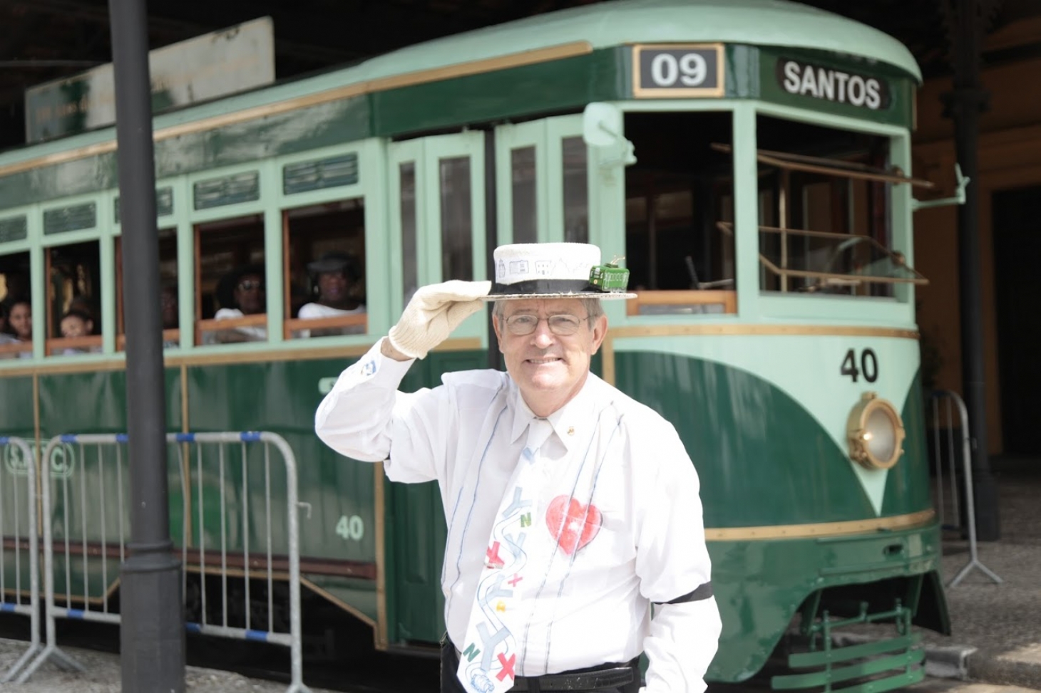 Zé Corneteiro recebe passageiros do city tour neste fim de semana