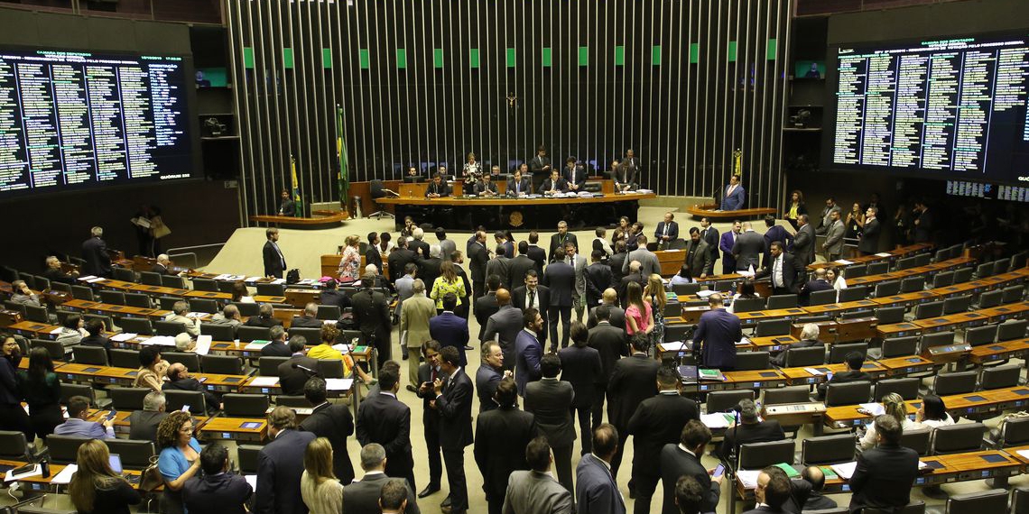 Câmara aprova MP que cria o programa Médicos pelo Brasil