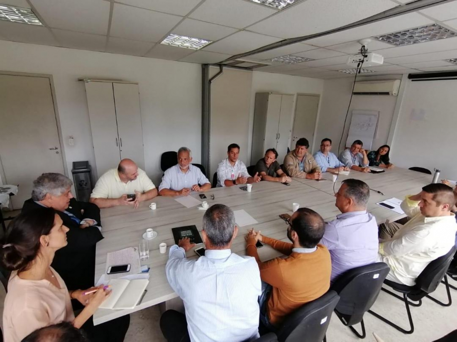 Grupo estabelece critérios para comunicação de manchas de óleo na Baixada Santista | Jornal da Orla