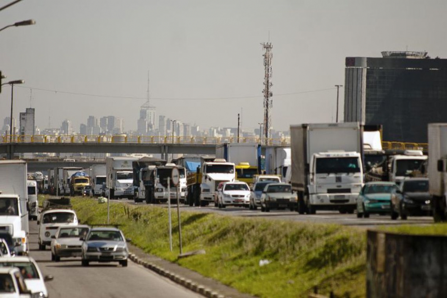 SP: motoristas pegam trânsito congestionado na descida para a Baixada Santista | Jornal da Orla