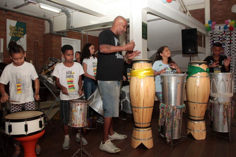 Instituto Arte no Dique deve ampliar vagas em oficinas culturais em Santos