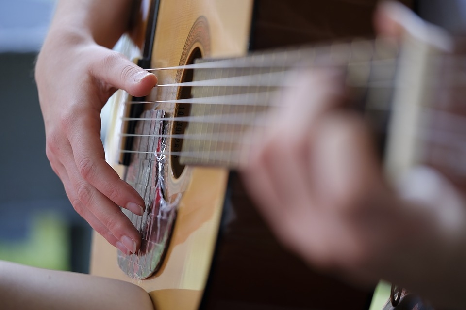 Guarujá tem 60 vagas para curso de violão | Jornal da Orla