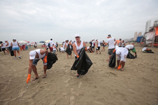 Praia Grande realiza mutirão de limpeza do projeto Verão no Clima | Jornal da Orla