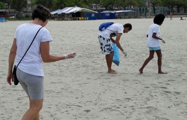 Mutirão de limpeza da praia acontece em Santos | Jornal da Orla