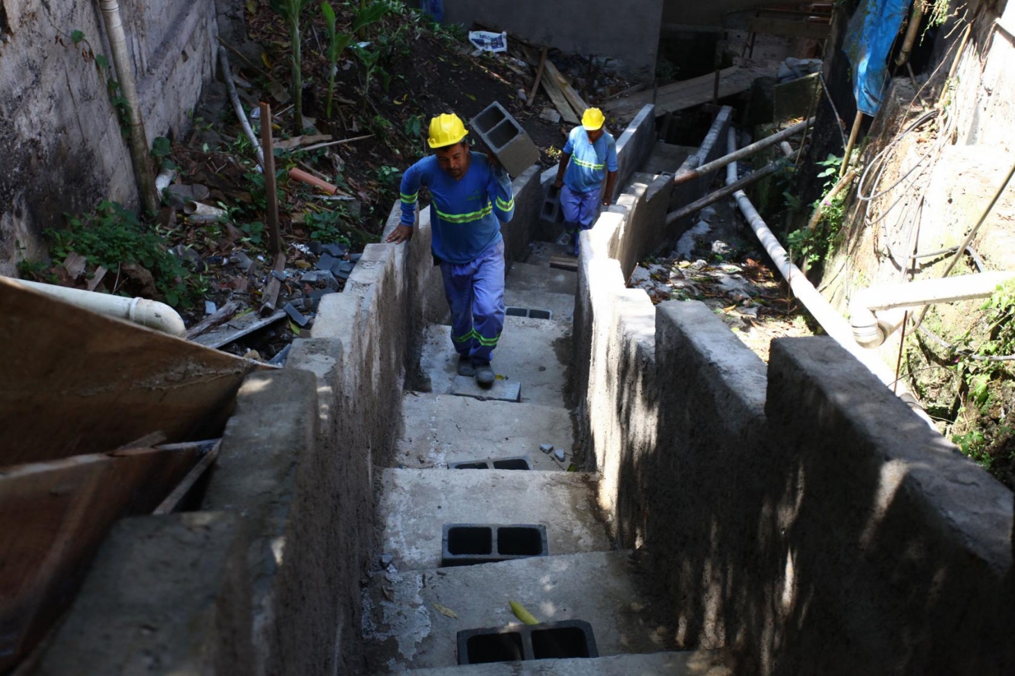 Escadaria hidráulica no Monte Serrat está na etapa final | Jornal da Orla