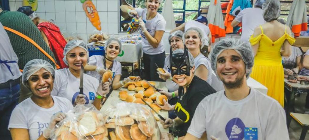 Hamburgada do Bem acontece em Santos e busca por voluntários